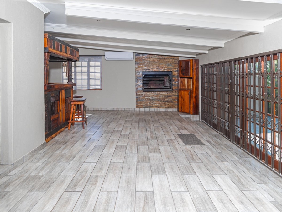 4 Bedroom Property for Sale in Ifafi North West